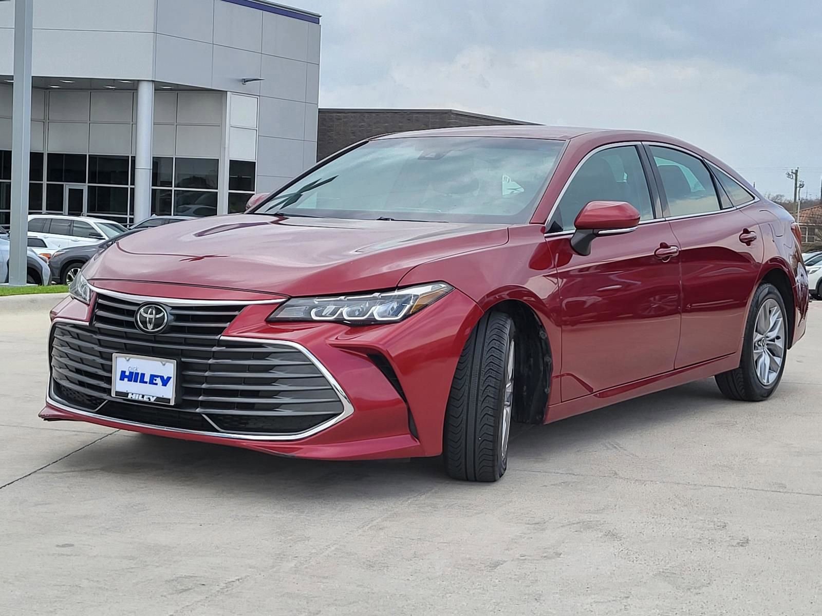 Used 2022 Toyota Avalon XLE image 2