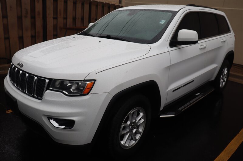 Used 2019 Jeep Grand Cherokee Laredo RWD image 3