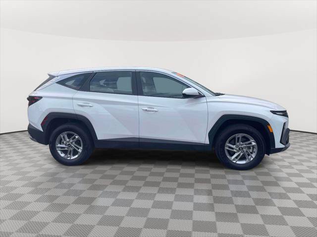Used 2025 Hyundai Tucson SE AWD/4WD image 4