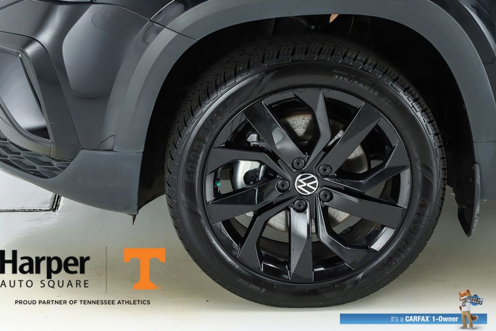 Used 2023 Volkswagen Taos SE w/ Panoramic Sunroof Package image 42