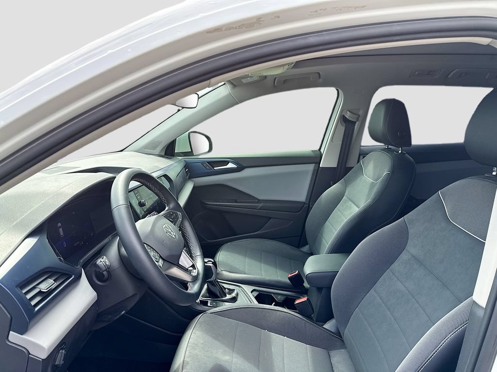 Used 2023 Volkswagen Taos SE w/ Panoramic Sunroof Package FWD image 7
