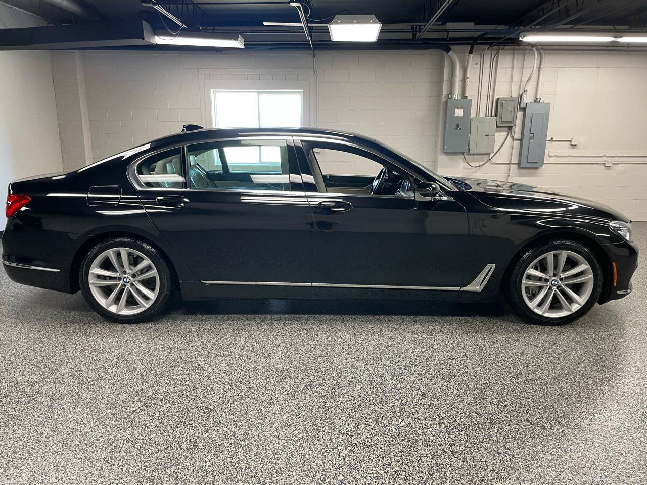 Used 2018 BMW 750i xDrive AWD/4WD image 6