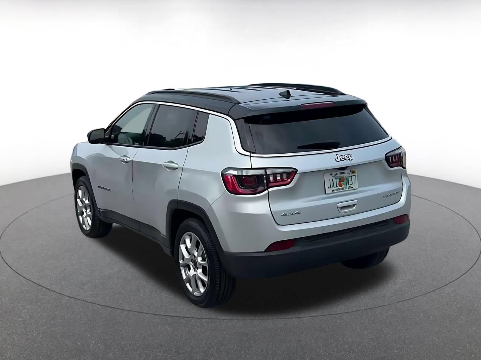 Used 2025 Jeep Compass Limited AWD/4WD image 10