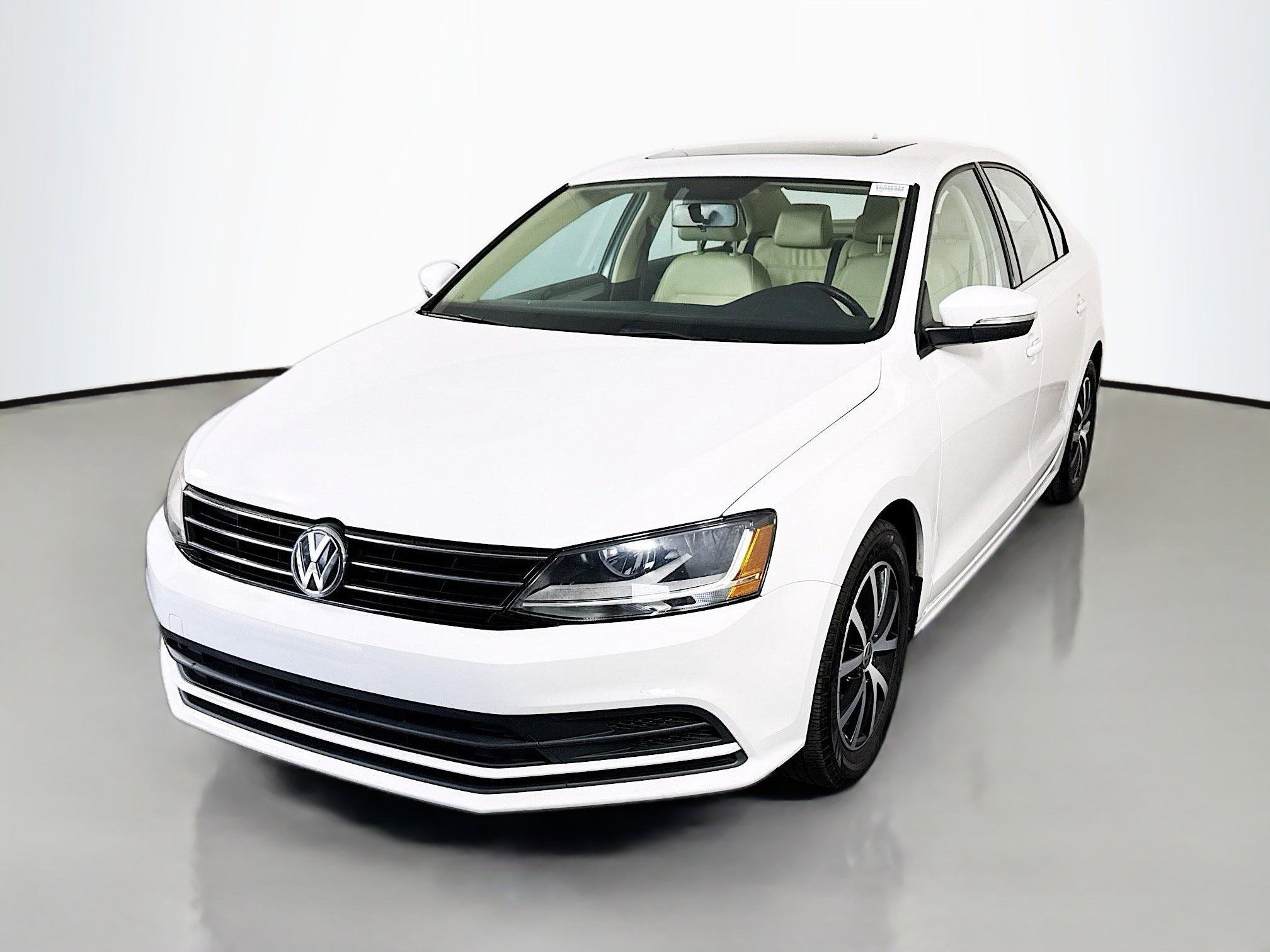 Used 2017 Volkswagen Jetta SE image 4