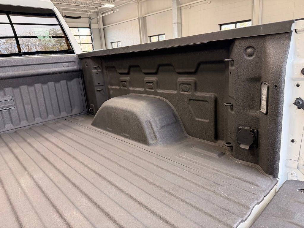 Used 2024 GMC Sierra 1500 SLE w/ Preferred Package image 11
