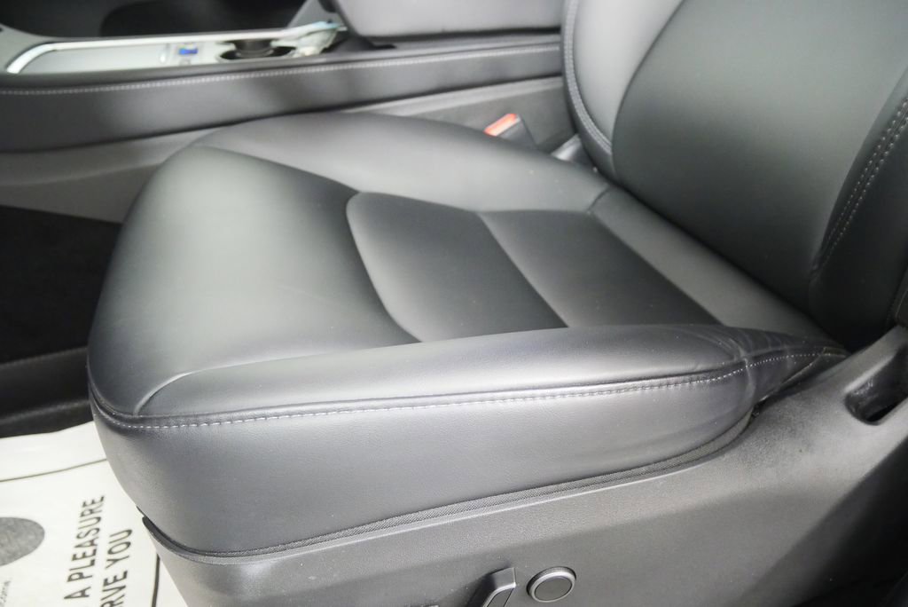 Used 2023 Tesla Model Y Long Range image 9