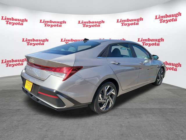Used 2025 Hyundai Elantra SEL FWD image 24