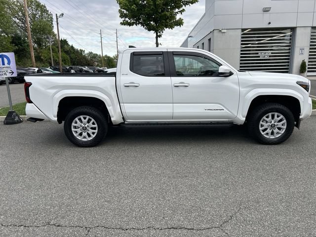 Used 2025 Toyota Tacoma SR5 w/ SR5 Upgrade Package AWD/4WD image 9