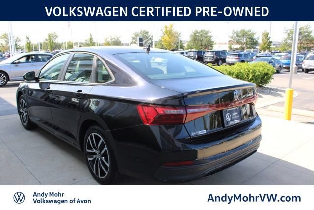 Used 2025 Volkswagen Jetta SE FWD image 4