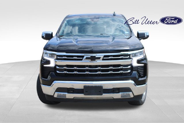 Used 2024 Chevrolet Silverado 1500 LTZ RWD image 2