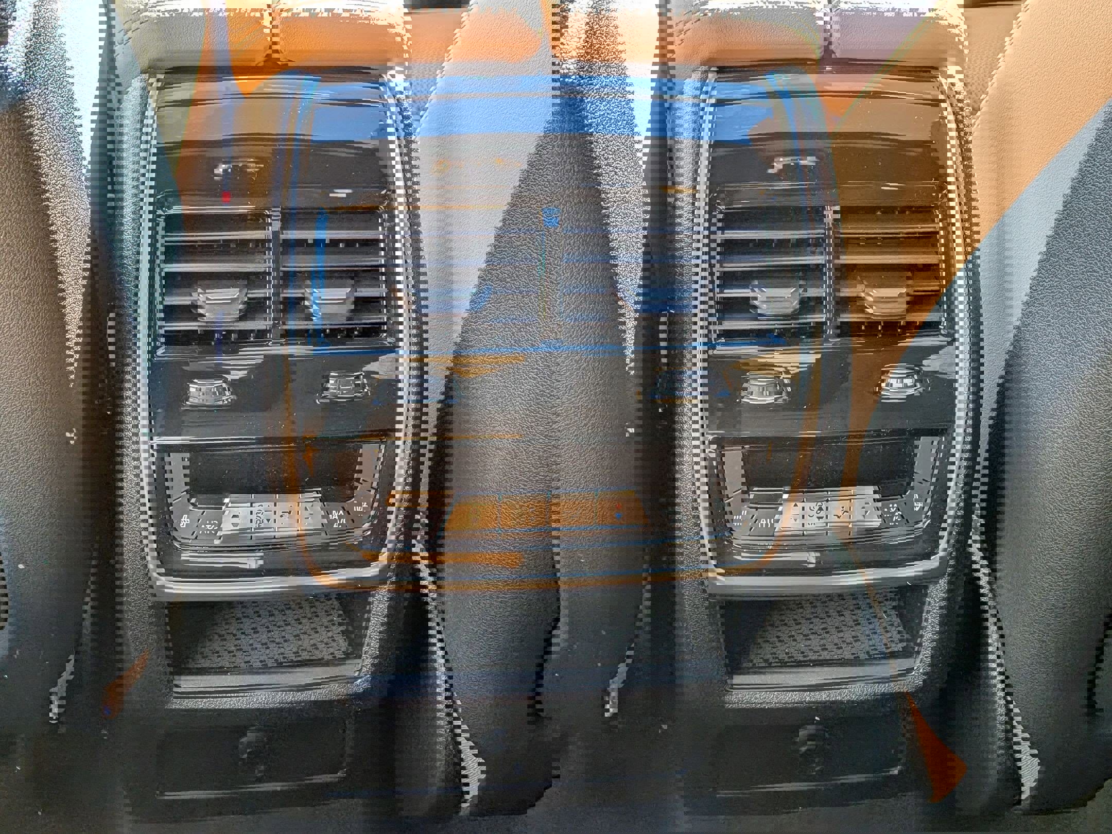 New 2026 BMW X6 xDrive40i w/ Climate Comfort Package image 31