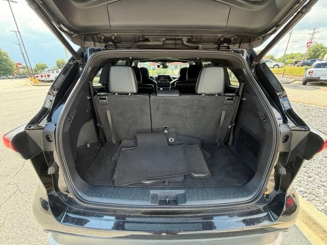 Used 2021 Toyota Highlander XSE AWD/4WD image 27