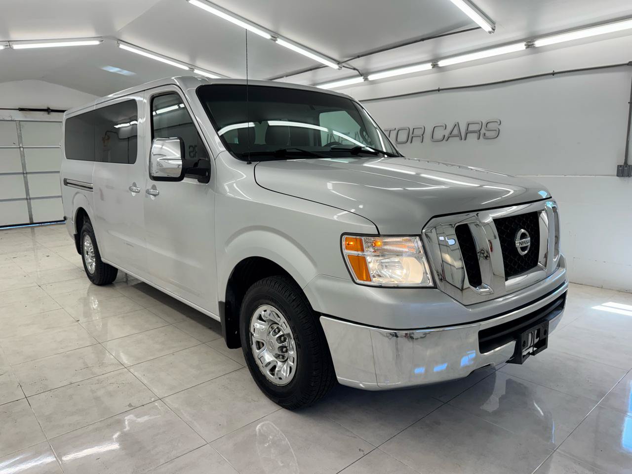 Used 2014 Nissan NV 3500 SV w/ Technology Package RWD image 3