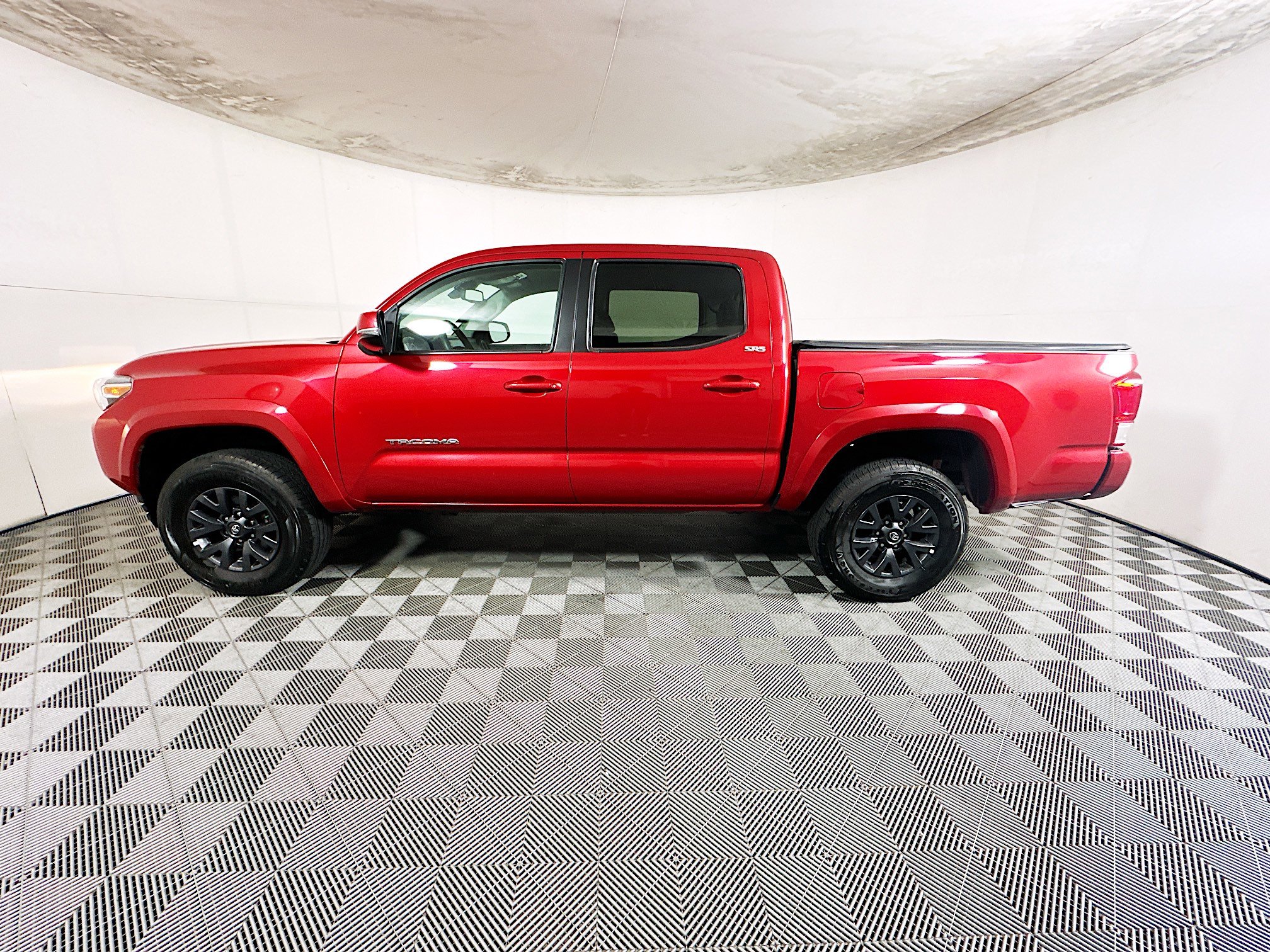 Used 2023 Toyota Tacoma SR5 AWD/4WD image 6