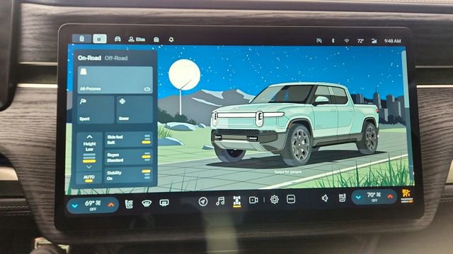 Used 2023 Rivian R1T Adventure image 48