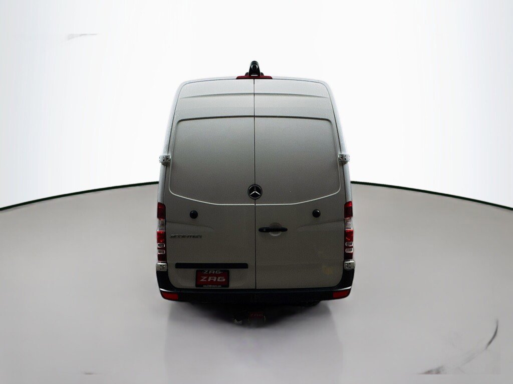 Used 2018 Mercedes-Benz Sprinter 3500 image 4