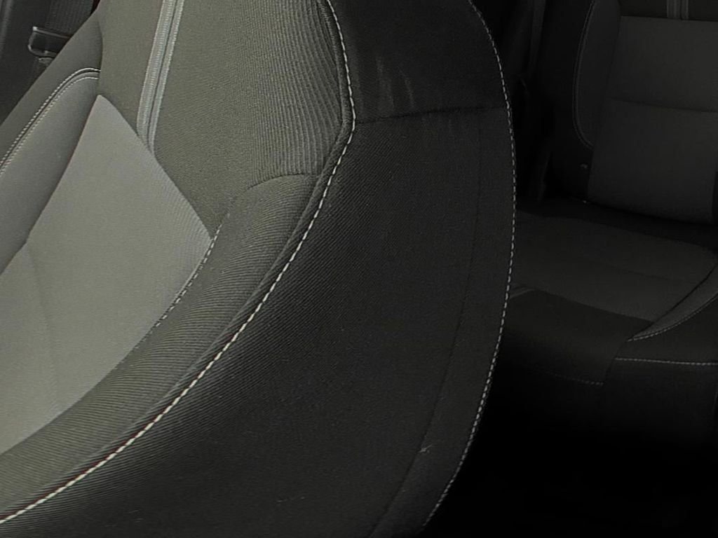 Used 2025 Chevrolet Blazer LT FWD image 12