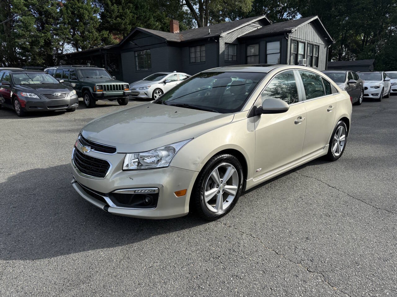 Used 2015 Chevrolet Cruze LT w/ Sun, Sound and Sport Package FWD image 2