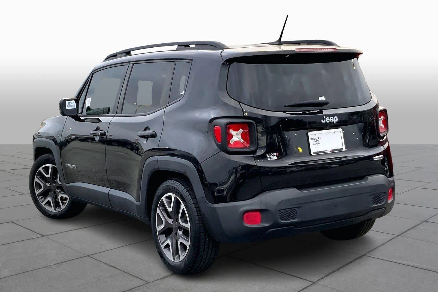 Used 2015 Jeep Renegade Latitude w/ Popular Equipment Group image 12