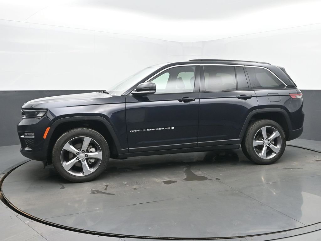Used 2024 Jeep Grand Cherokee Limited w/ Luxury Tech Group II image 2