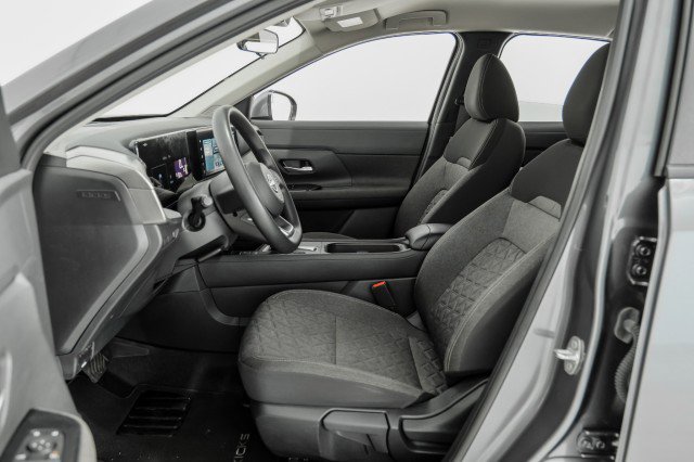 Used 2025 Nissan Kicks SV image 28