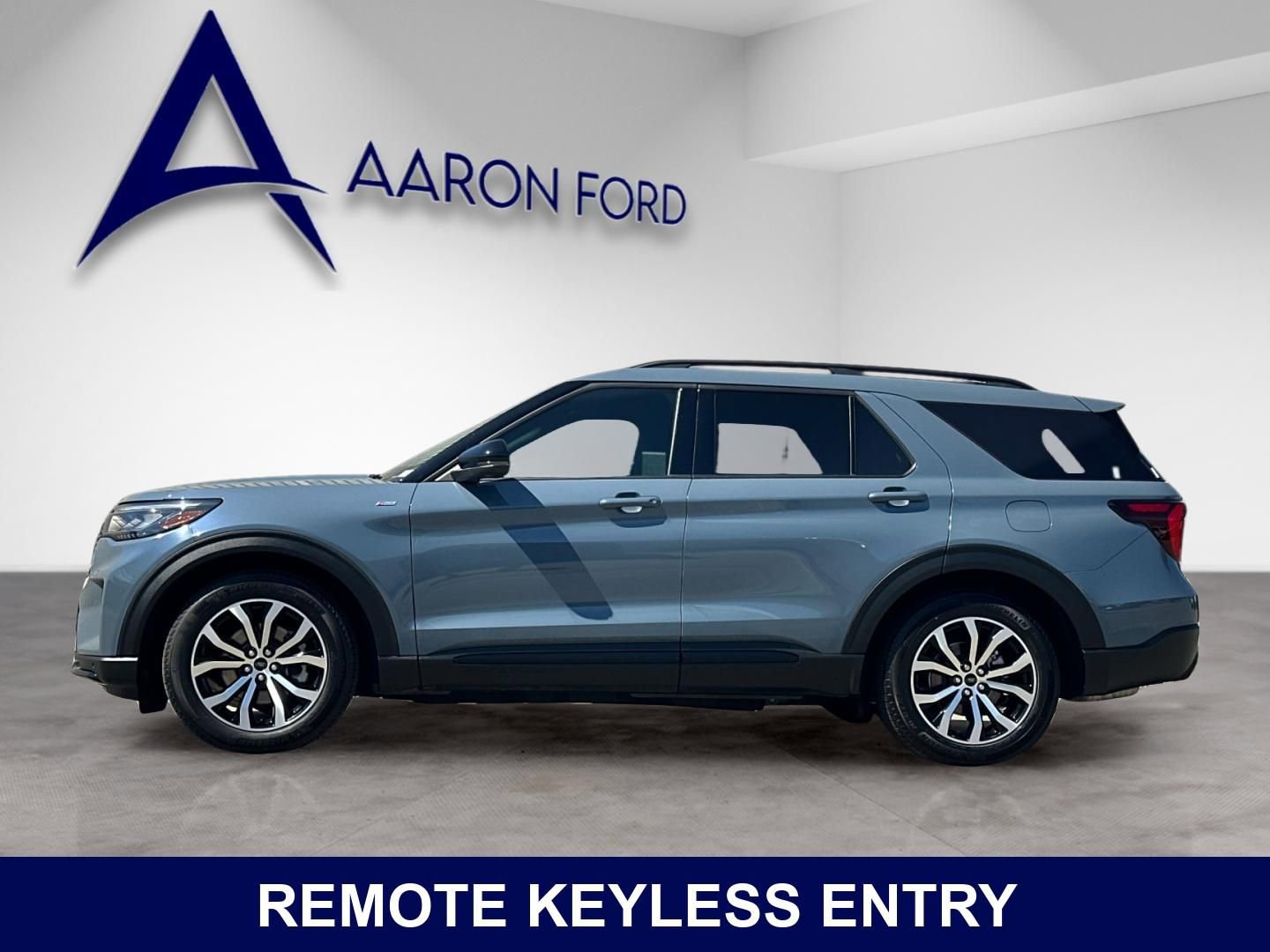 Used 2025 Ford Explorer ST-Line w/ Premium Package RWD image 3