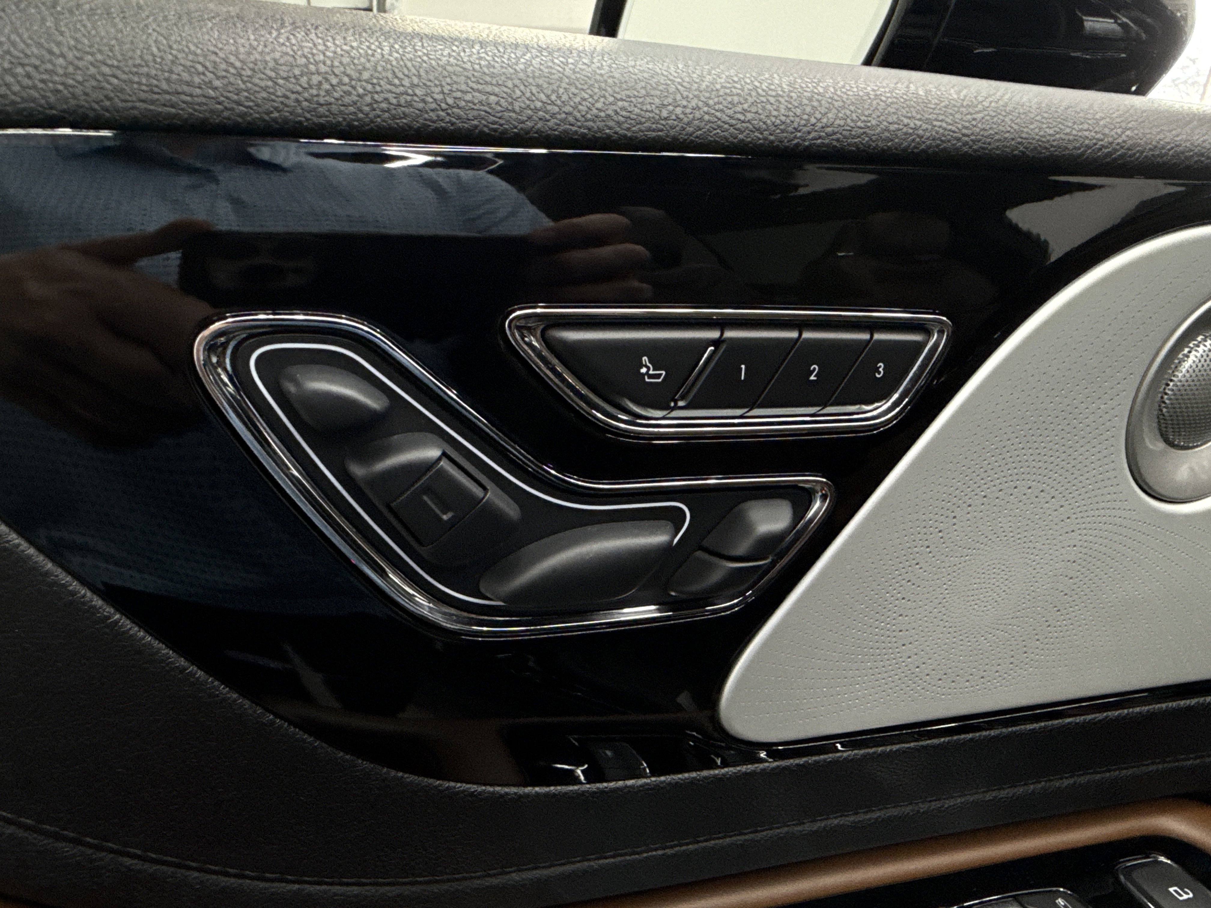 Used 2023 Lincoln Aviator Reserve w/ Equipment Group 201A image 10