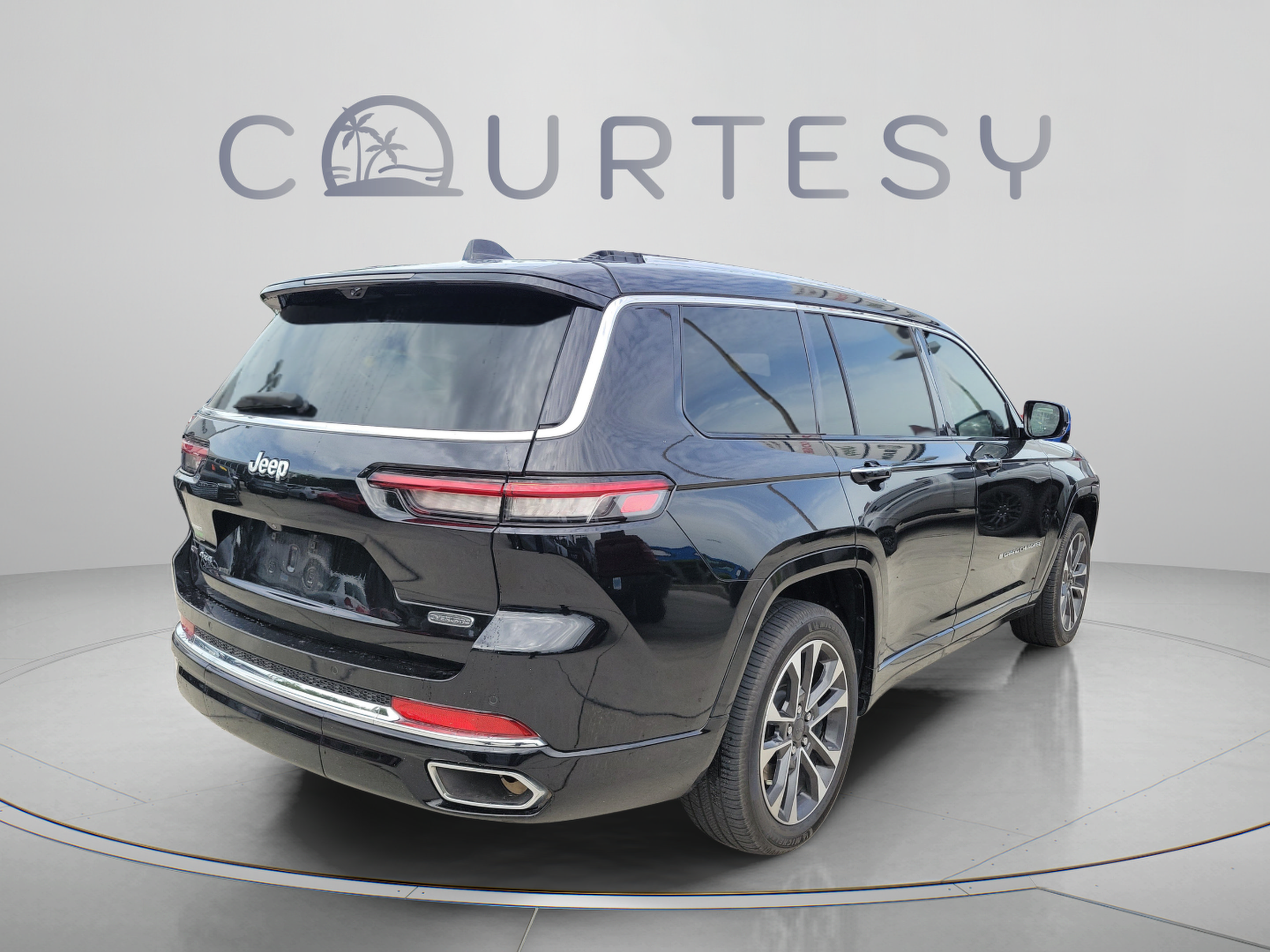 Used 2021 Jeep Grand Cherokee L Overland w/ Luxury Tech Group IV AWD/4WD image 3