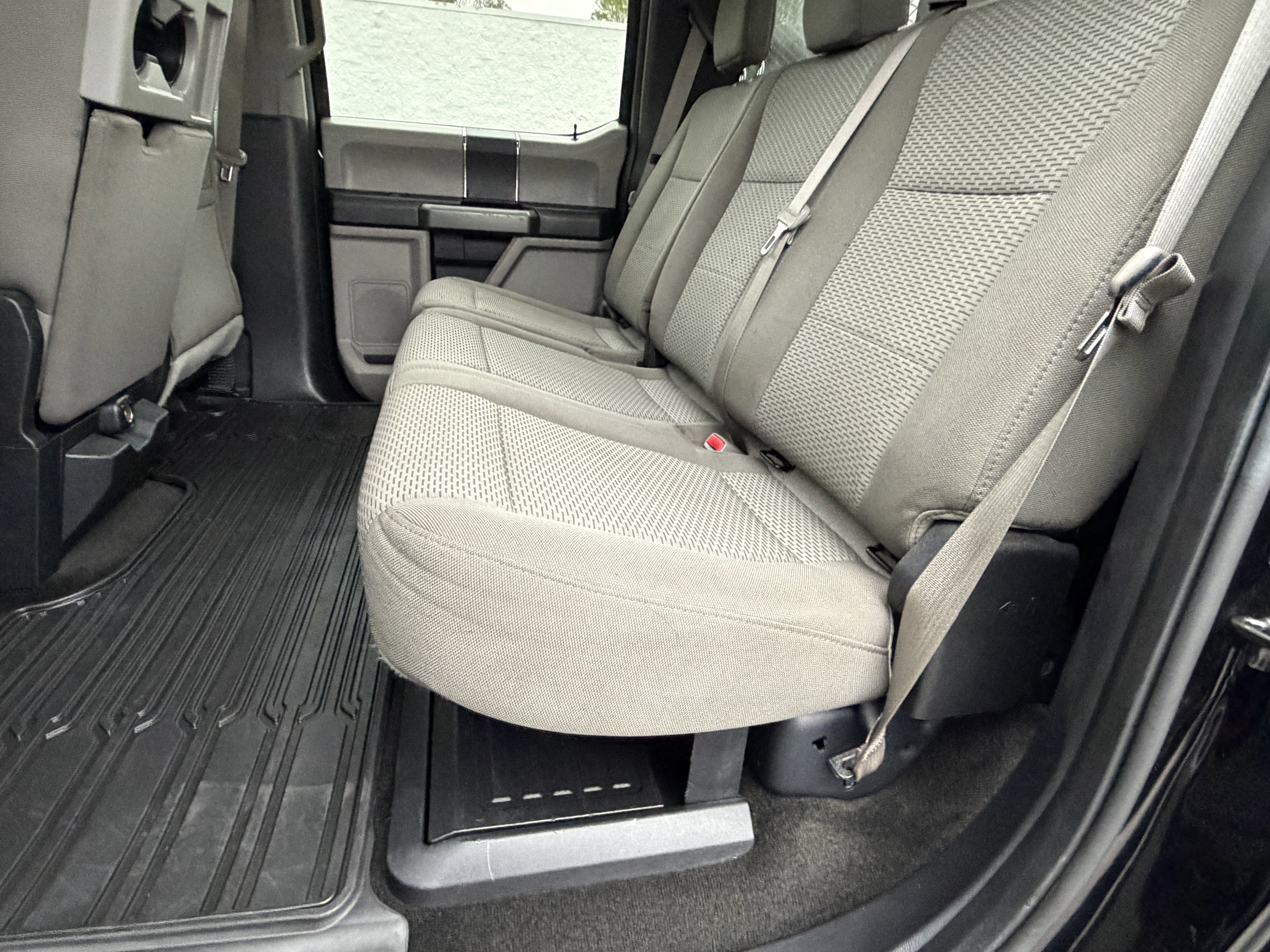 Used 2017 Ford F550 2WD Crew Cab Super Duty image 17
