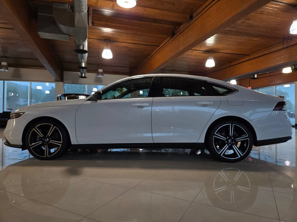 Used 2023 Honda Accord Sport image 2