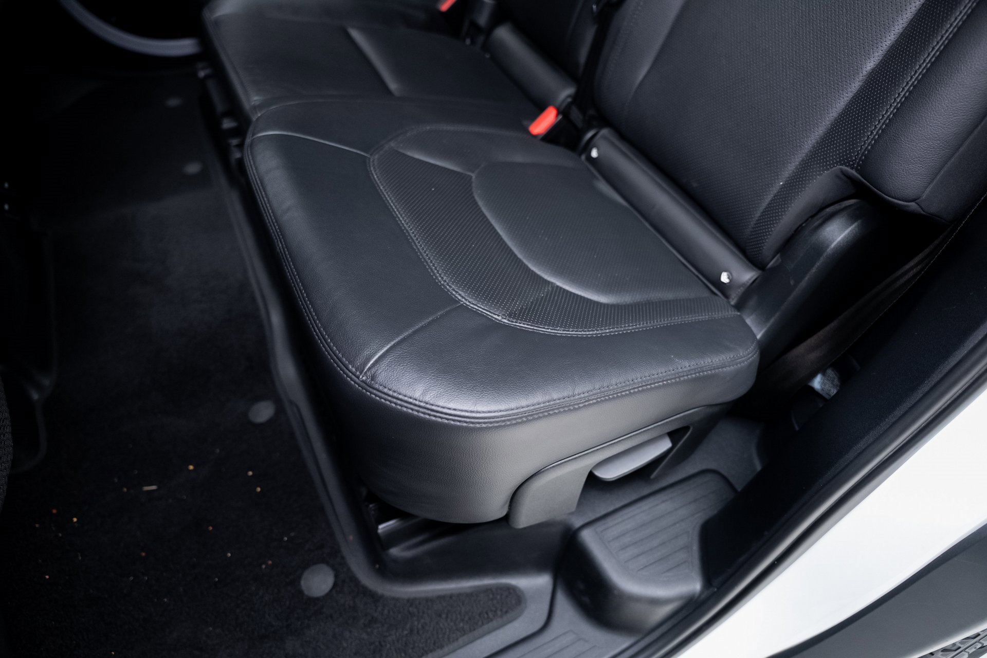 Used 2023 Land Rover Defender 130 SE image 71