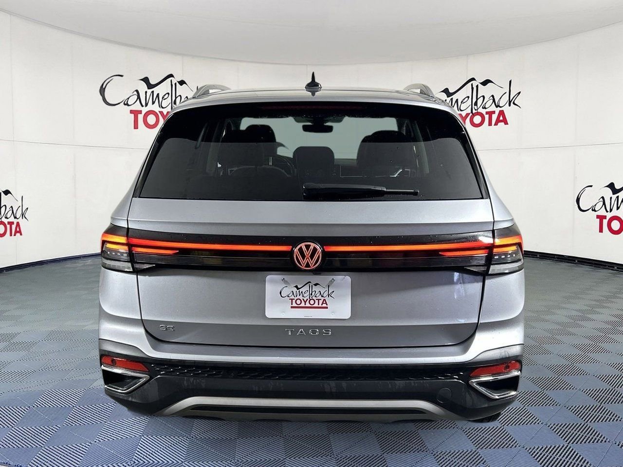 Used 2025 Volkswagen Taos SE image 6