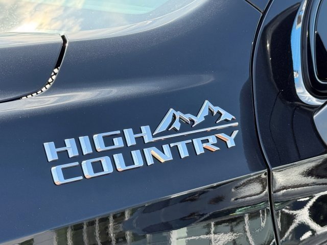 New 2025 Chevrolet Suburban High Country image 9