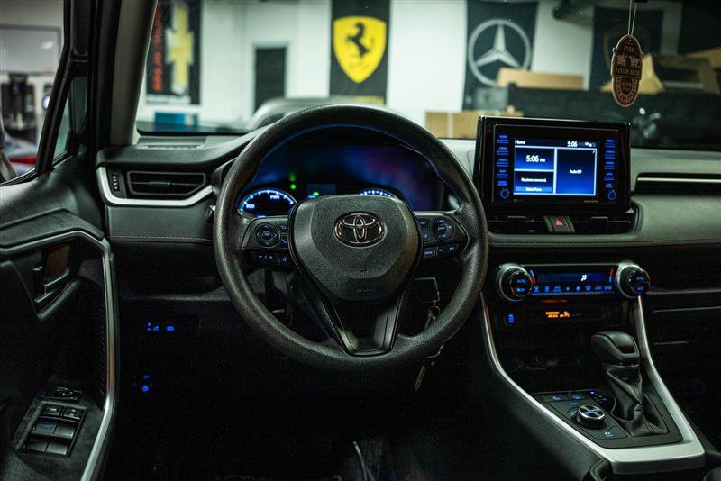 Used 2021 Toyota RAV4 LE image 15