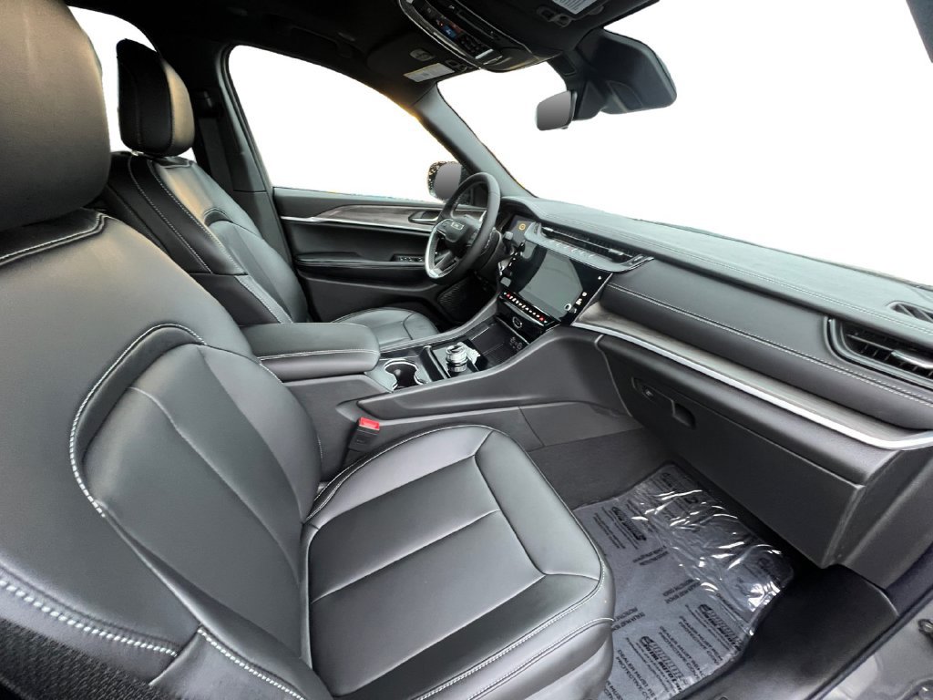 New 2027 Jeep Grand Cherokee L Limited RWD image 24