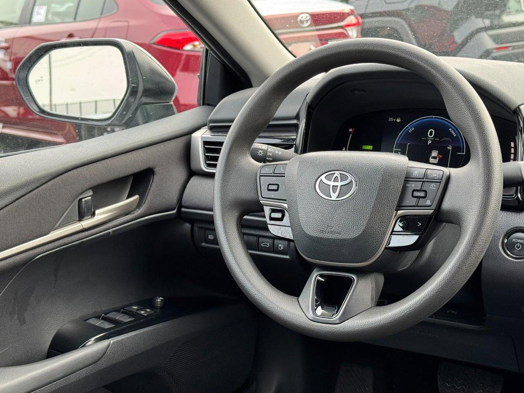 Used 2025 Toyota Camry image 12