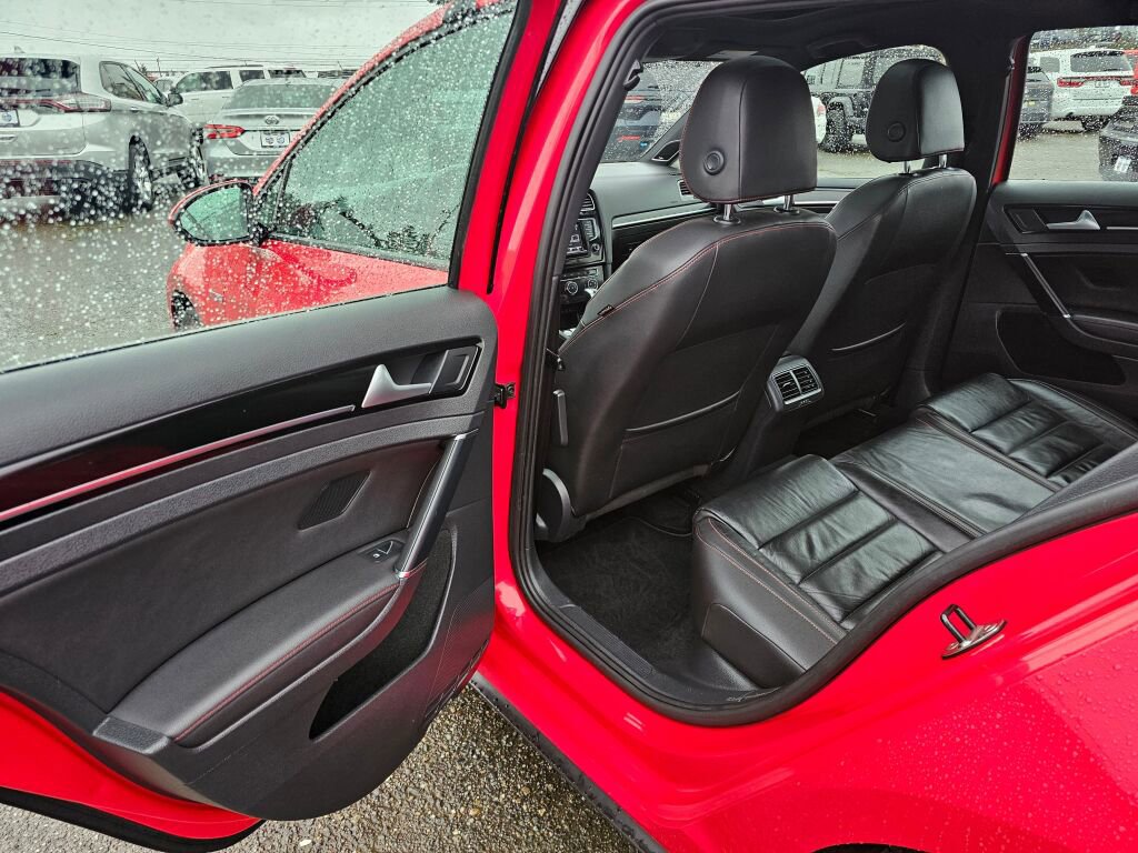 Used 2015 Volkswagen Golf image 14