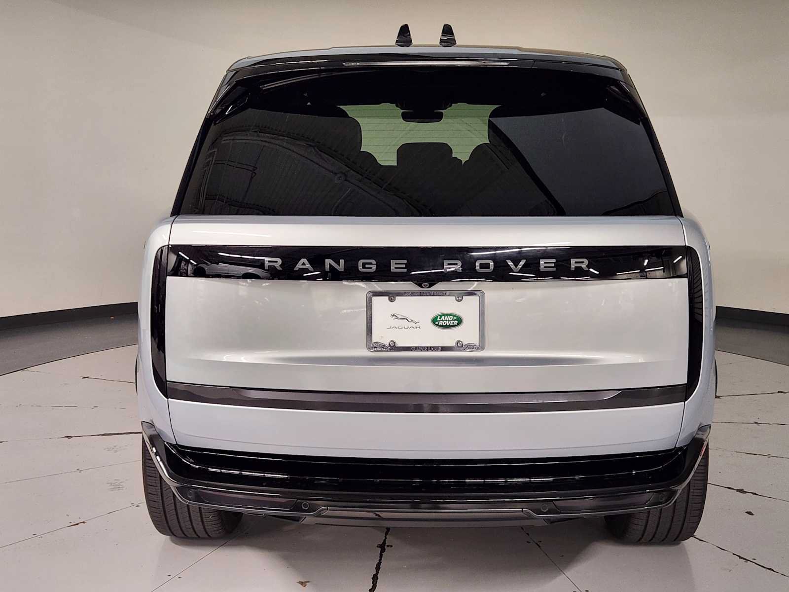 Used 2025 Land Rover Range Rover SE AWD/4WD image 10