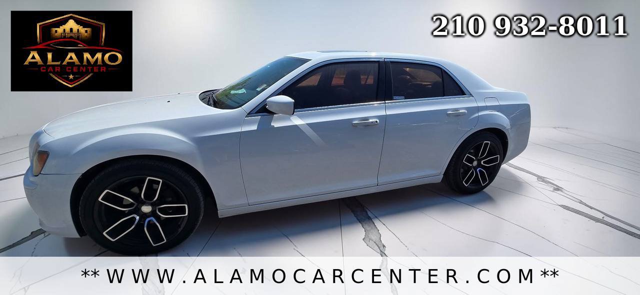 Used 2013 Chrysler 300 S RWD image 2
