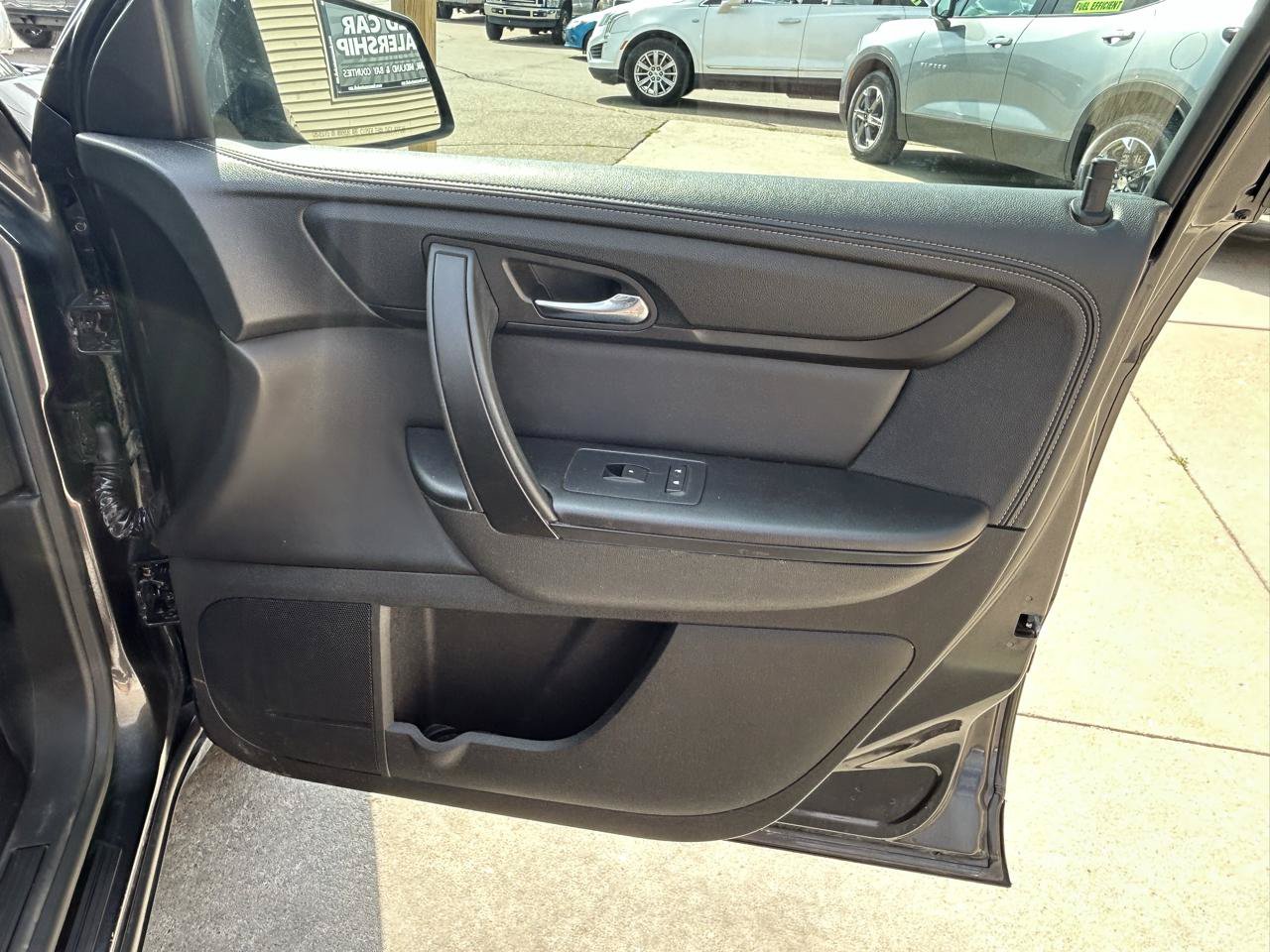 Used 2015 GMC Acadia SLE FWD image 17
