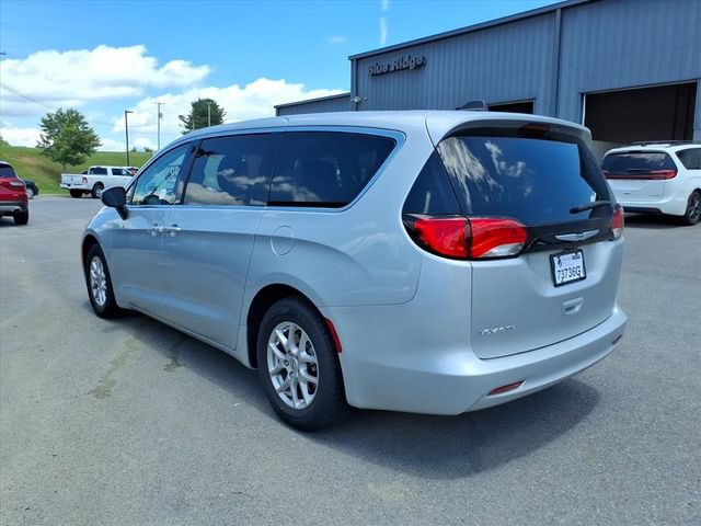 Used 2023 Chrysler Voyager LX FWD image 6
