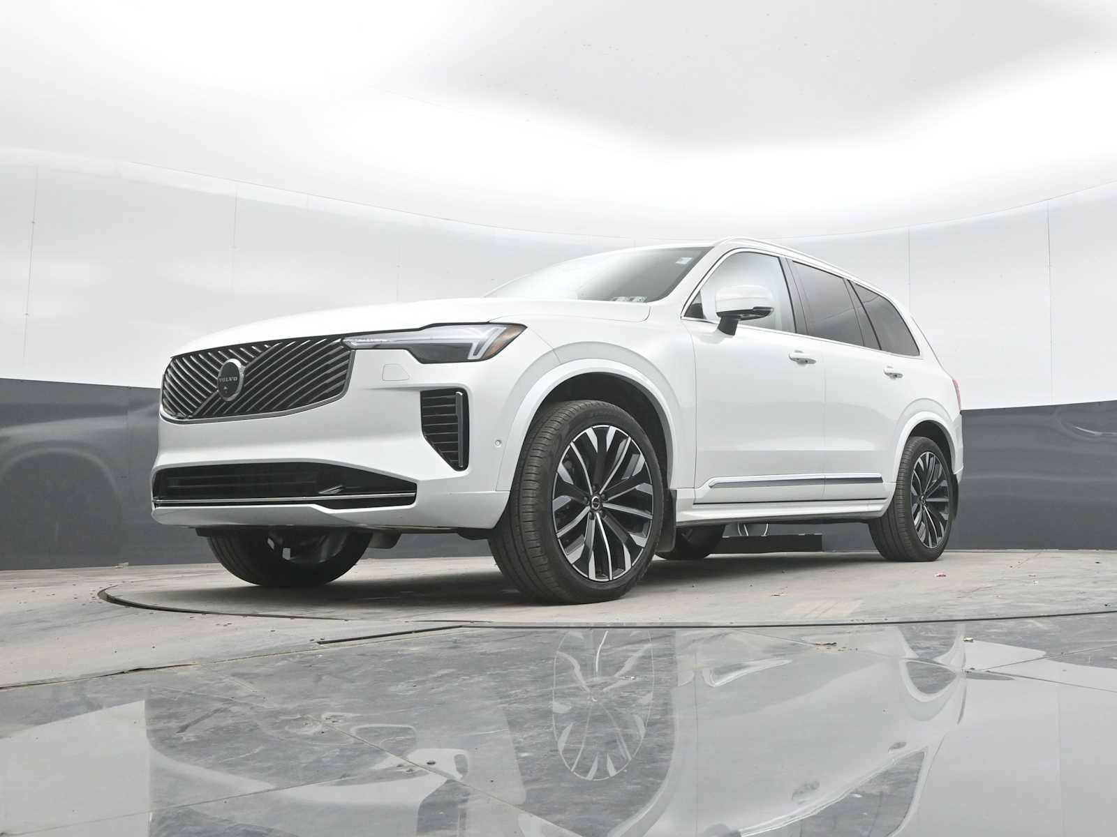 Used 2026 Volvo XC90 B6 Ultra w/ Protection Package AWD/4WD image 41