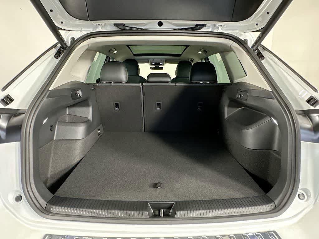Used 2025 Volkswagen Tiguan SE w/ Panoramic Sunroof Package AWD/4WD image 20