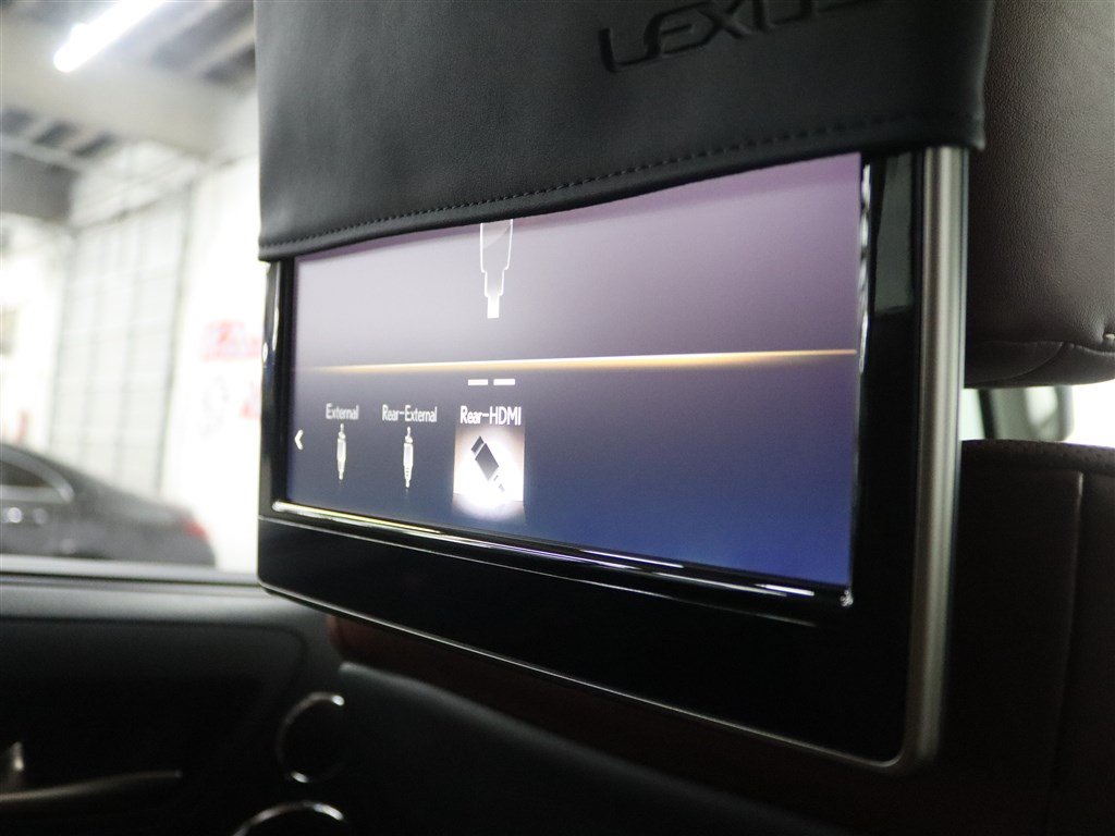 Used 2019 Lexus LX 570 4WD w/ Luxury Package image 29