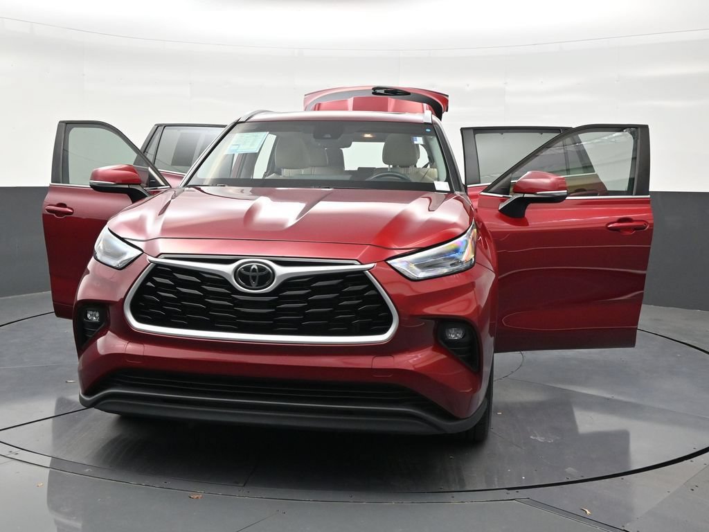 Used 2023 Toyota Highlander XLE FWD image 33