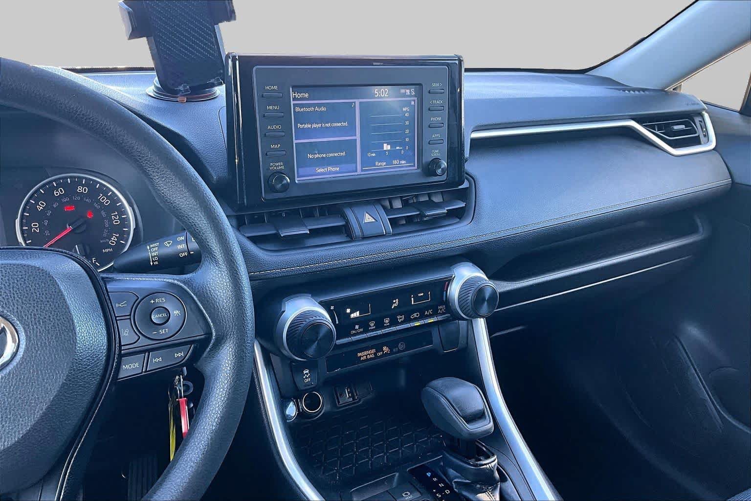 Used 2019 Toyota RAV4 LE FWD image 7