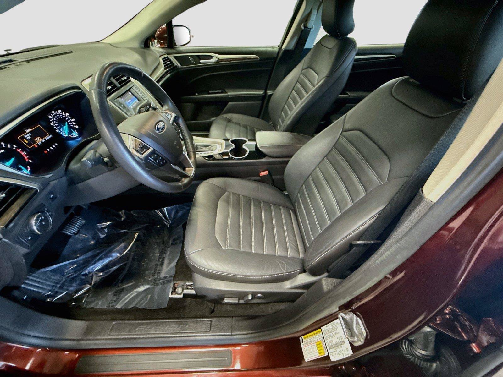 Used 2015 Ford Fusion SE w/ Equipment Group 202A FWD image 19