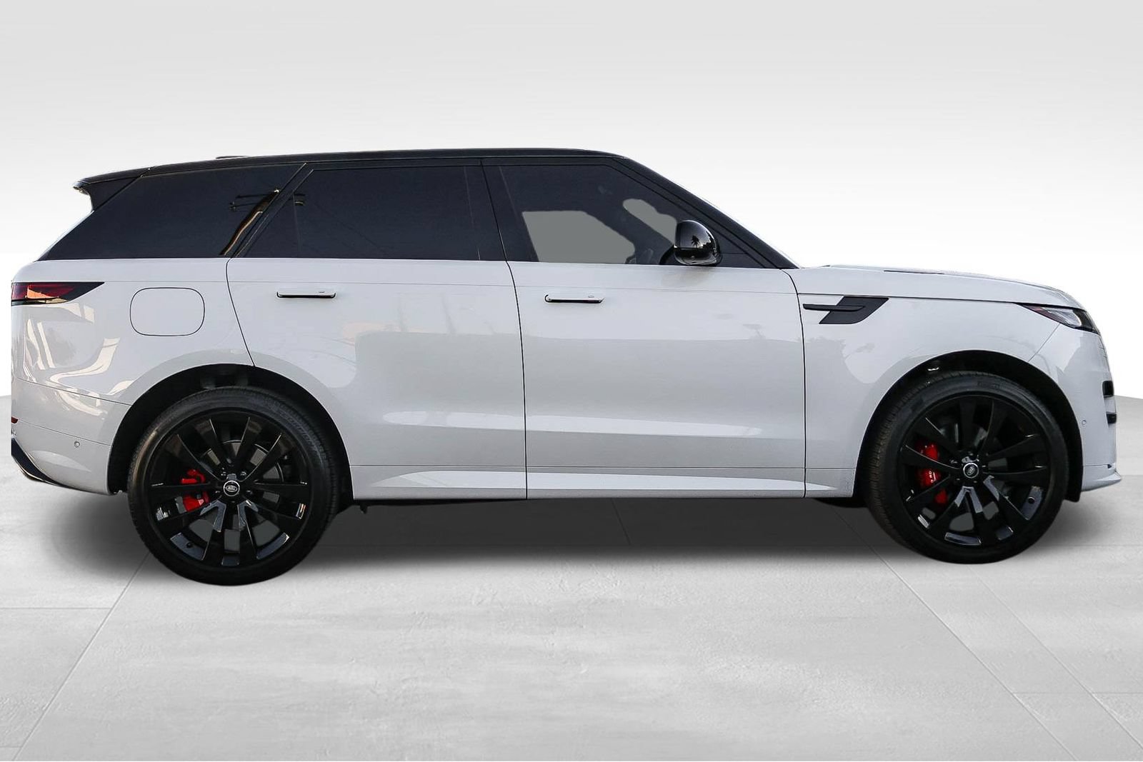 Used 2025 Land Rover Range Rover Sport Dynamic SE AWD/4WD image 4