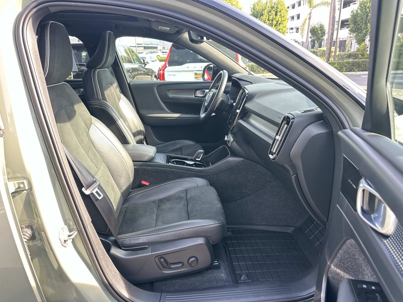 Certified 2021 Volvo XC40 P8 Recharge w/ Advanced Package image 24