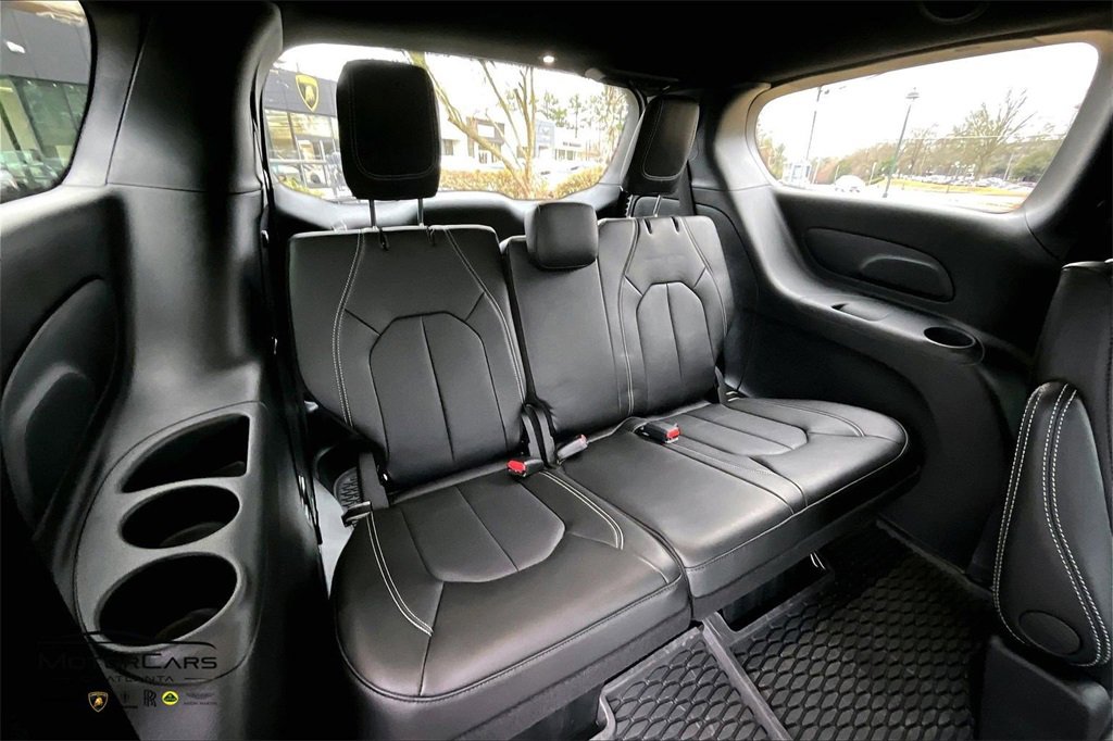 Used 2025 Chrysler Pacifica Select image 26
